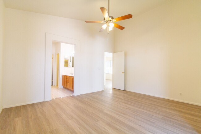 Building Photo - Gorgeous 3 bed, 2 bath home located near 87th Ave and Cactus