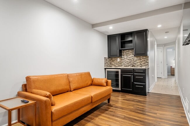 Building Photo - Beautiful 4 Bedroom in Short North