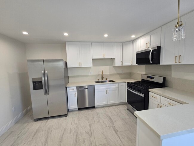 Building Photo - 11015 Califa St