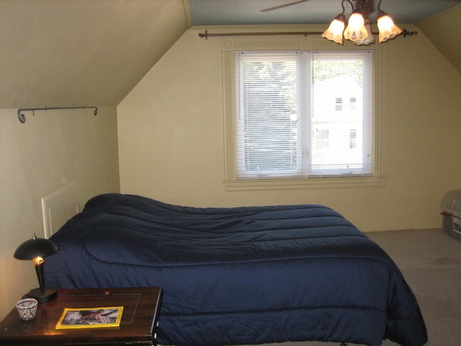 Building Photo - 719 Savannah Ave