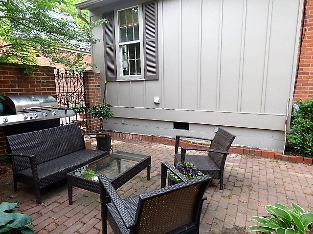 Building Photo - Gorgeous Brick German Village Home!
