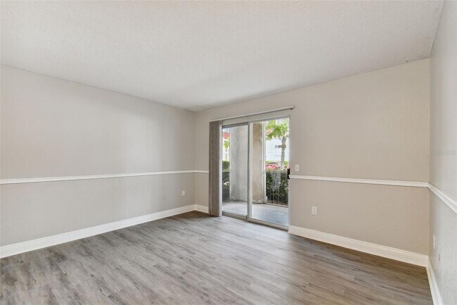 Building Photo - 9481 Highland Oak Dr