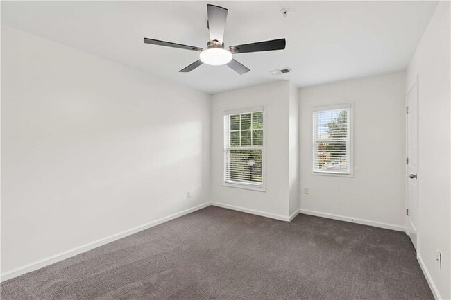 Building Photo - 3377 Vintage Cir SE