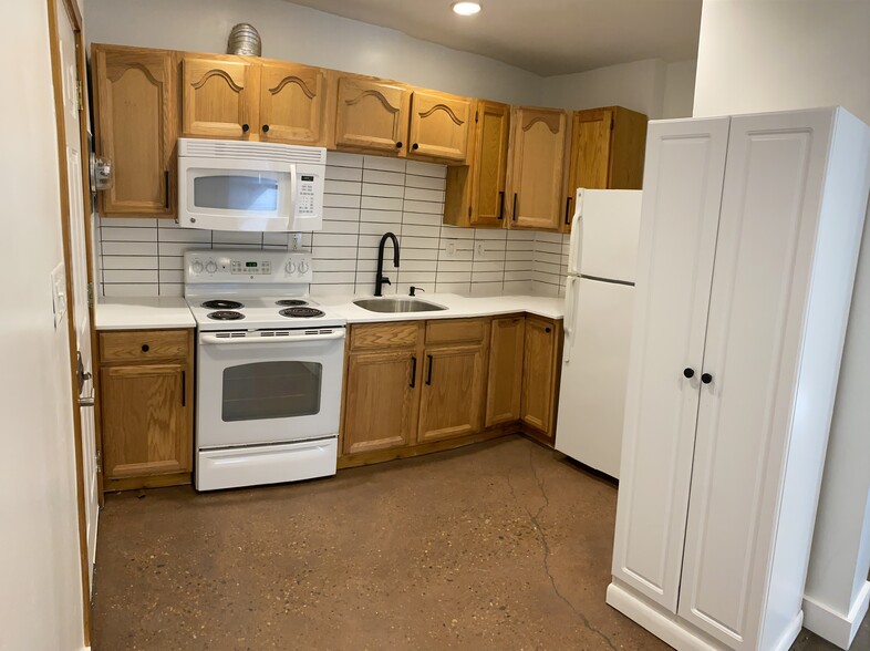 Building Photo - 1312 E 29th St Apt B Downstairs