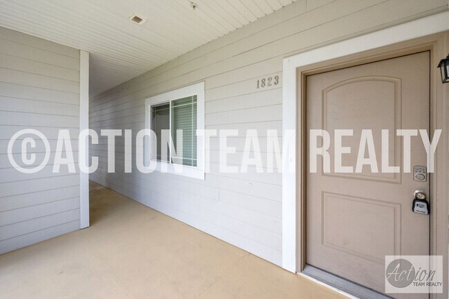 Building Photo - Condo in Saratoga Springs Available July 20th