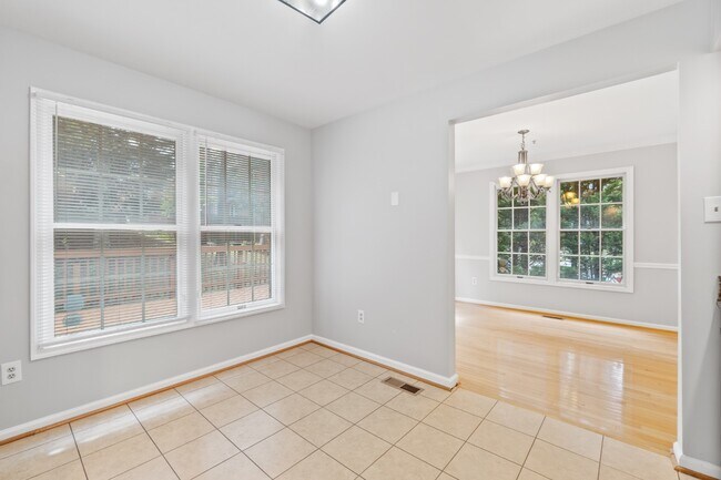 Building Photo - 9401 Rosmarin Way
