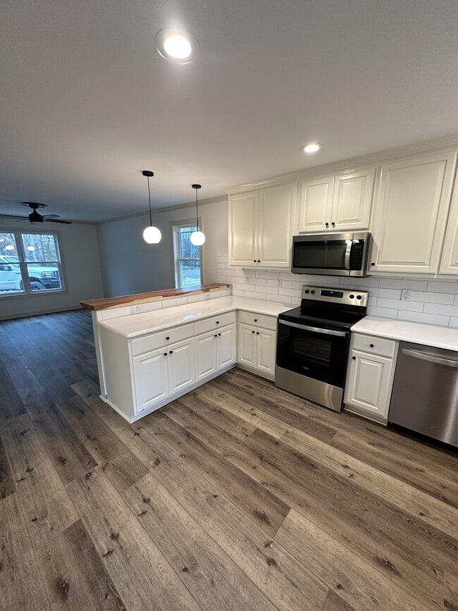 Building Photo - 177 N Clarendon Dr