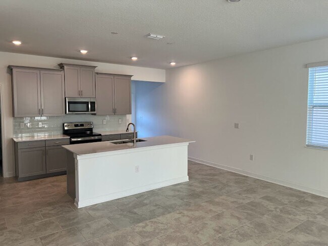 Building Photo - Newly built 3 Bedroom Home in Beautiful St. Cloud - 5 min from Isles of Lake Nova