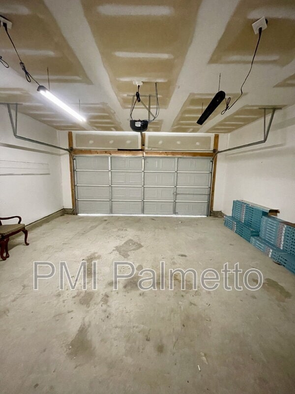 Building Photo - 167 Wingspan Way