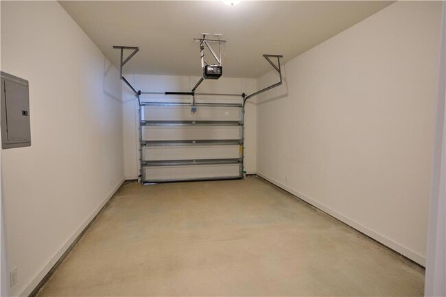 Building Photo - 8561 Clarke Rd