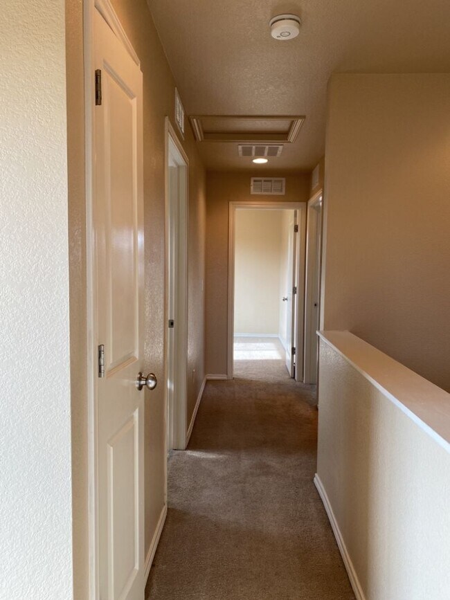 Building Photo - Lovely 3 Bed 2.5 Bath Home in Timbervine