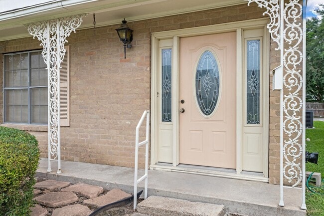 Building Photo - 5960 Townhouse Ln