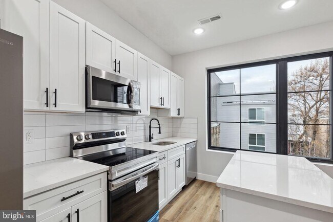 Building Photo - 1840 N Gratz St