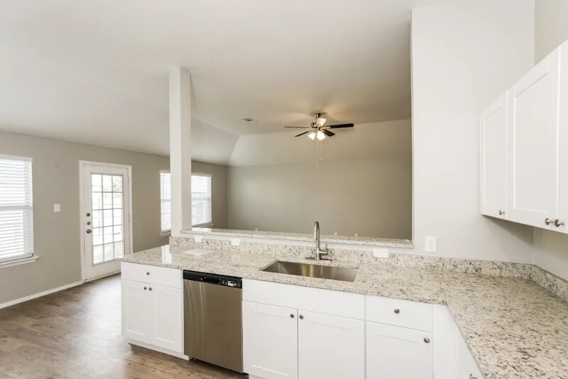 Building Photo - 405 Heritage Dr