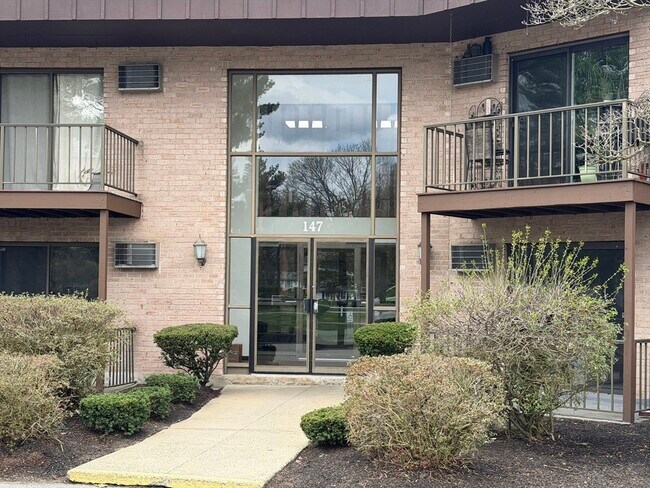 Building Photo - 147 Sylvan St