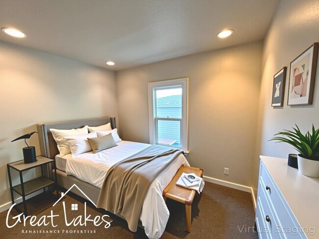 Building Photo - Charming 2 Bedroom 1.5 Bathroom now availa...