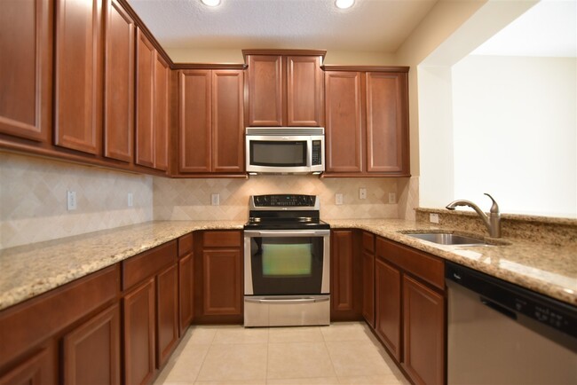 Building Photo - Winter Springs 3br 2.5ba townhouse in GATE...