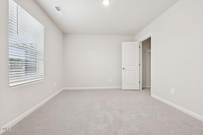 Building Photo - 5 and A Loft single family for sale