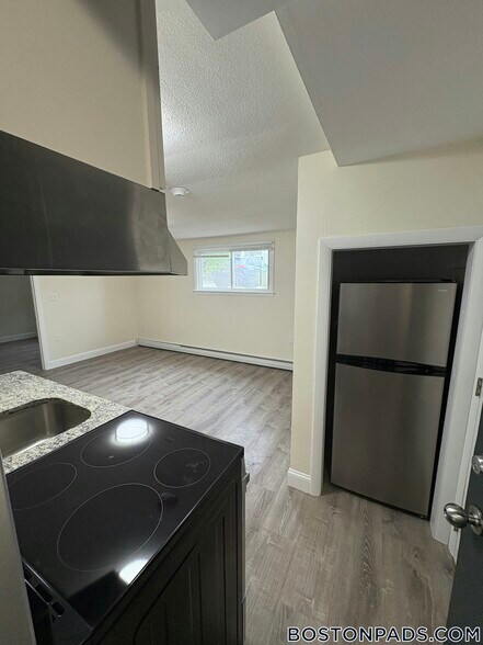 Primary Photo - 9 River Dr