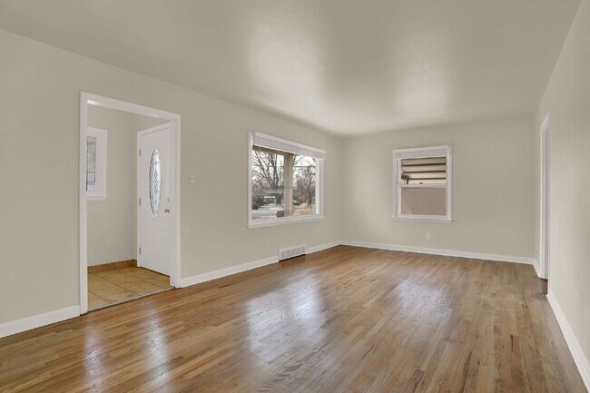 Building Photo - 2318 Templeton Gap Rd