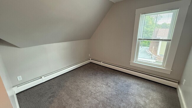 Building Photo - Charming 2-Bedroom w/ Office Apartment in ...