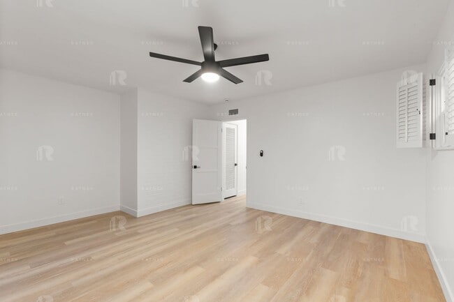 Building Photo - Newly REMODELED large 4 bed / 4 bath home w/ family room, private bonus room / home office, and "...