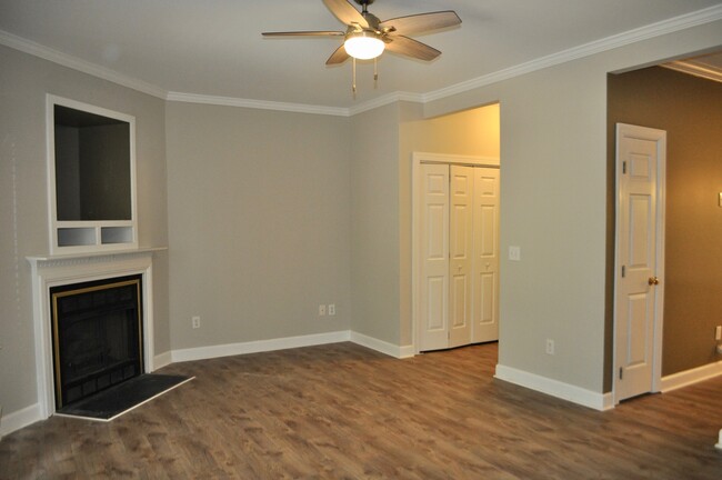 Building Photo - 2 Bed | 2.5 Bath Raleigh Townhome near NCSU