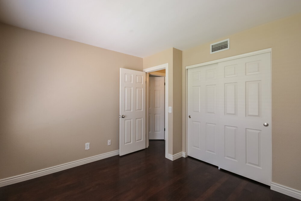 Building Photo - 1428 E Kent Ave