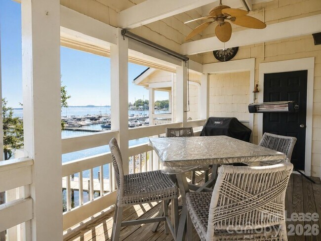 Building Photo - 18015 Kings Point Dr