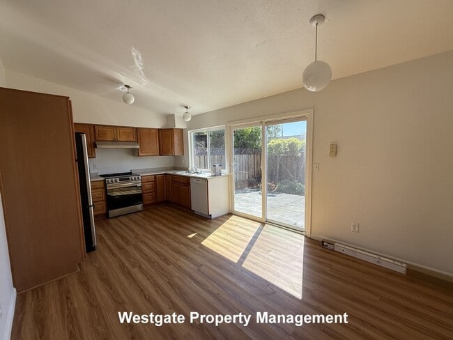 Building Photo - 864 Crinella Dr