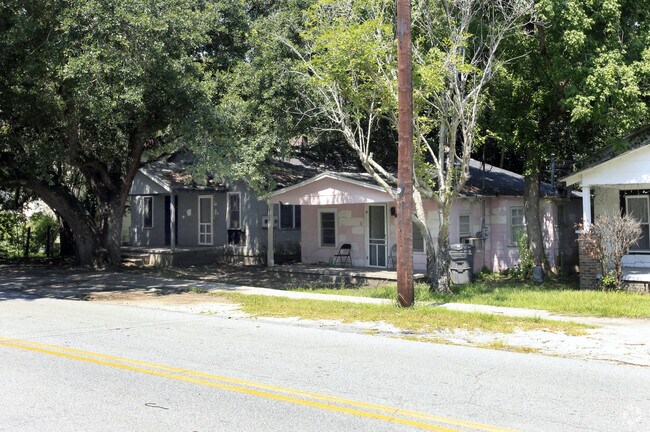 Building Photo - 1956 Clement Ave