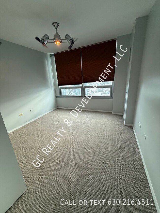 Building Photo - 701 S Wells St