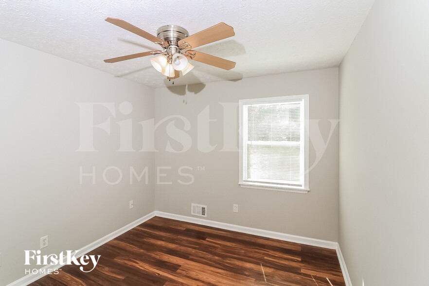 Building Photo - 680 Springhollow Ln SW