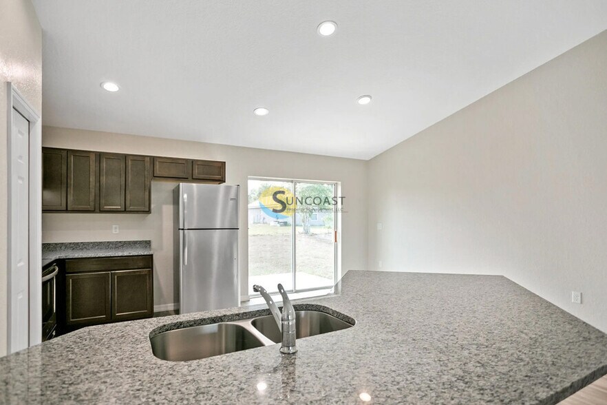 Building Photo - 5 Dogwood Cir Pass