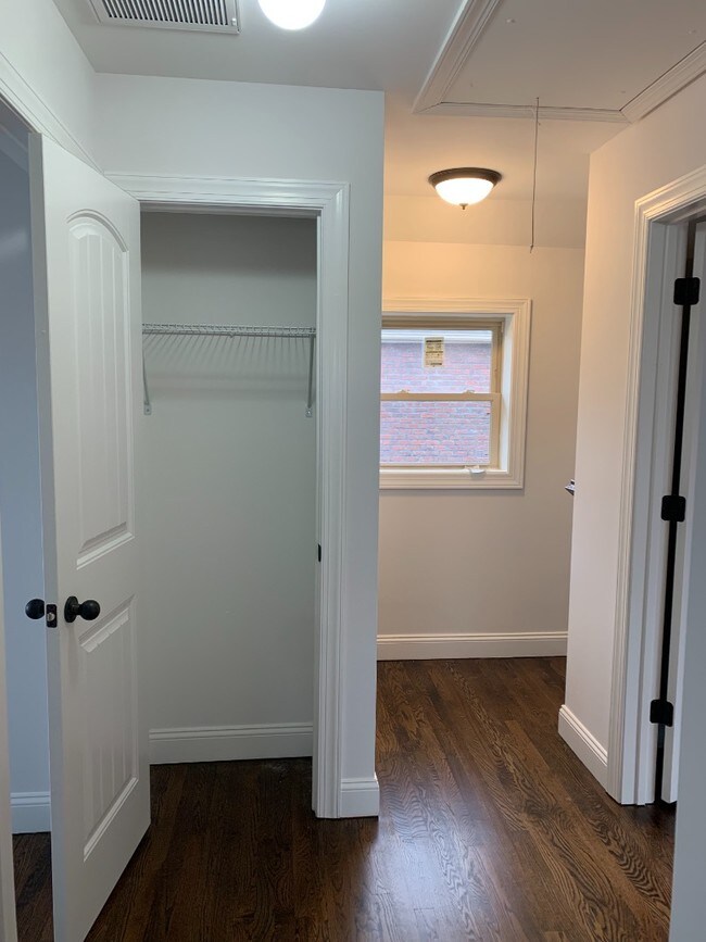 Building Photo - 18 Clinton St