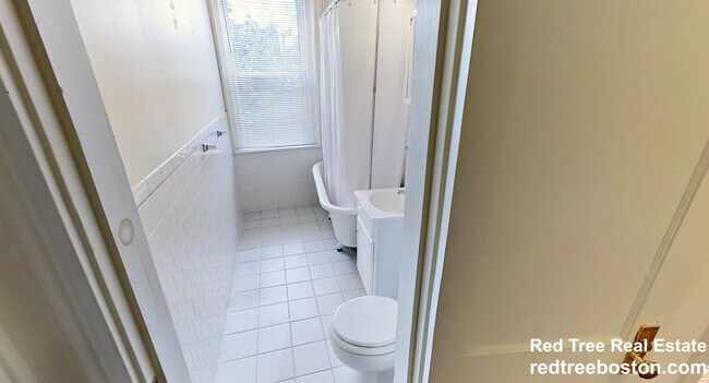 Building Photo - 195 Park Dr