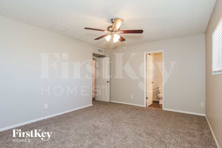 Building Photo - 4924 S Hazelton Ln