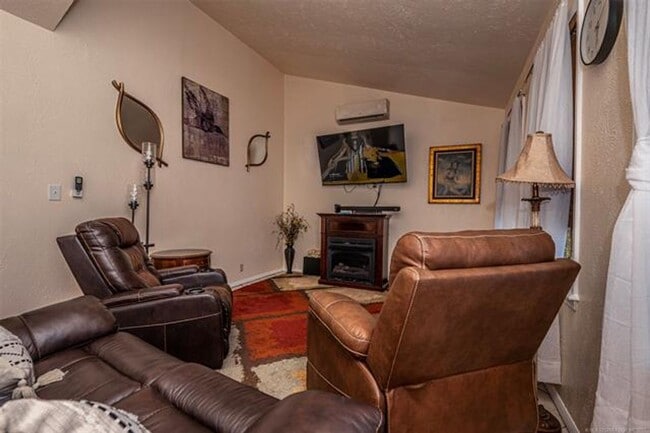 Building Photo - Furnished 3 Bed / 2 Bath Rental Near Lake Texoma – Utilities Included!