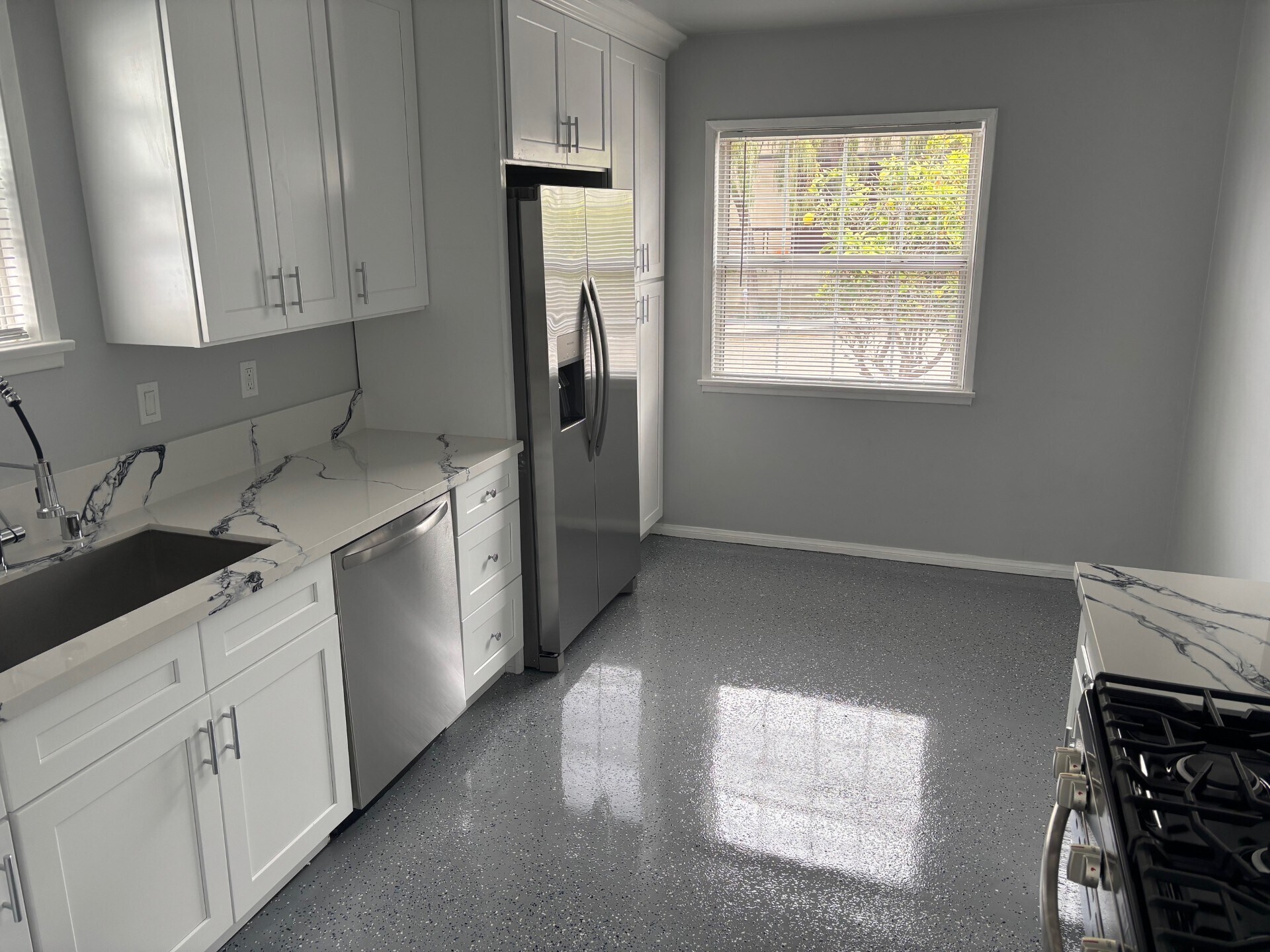 Building Photo - 111 Barney Ct