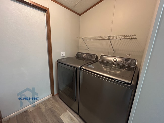 Building Photo - 358 County Rd