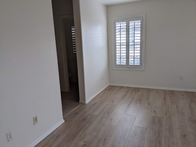 Building Photo - 720 S San Fernando Blvd
