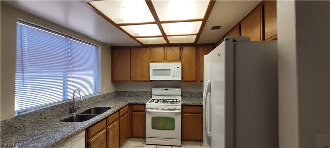 Building Photo - 2813 Cacto Ct