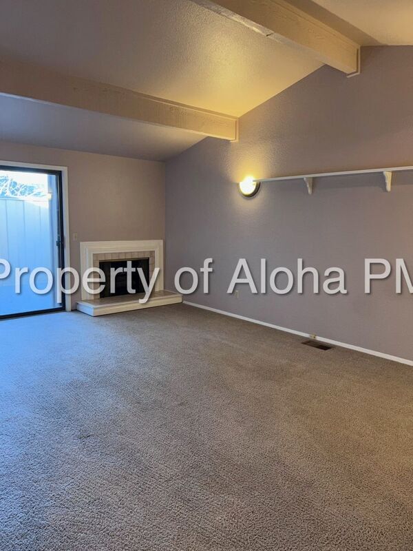 Building Photo - 885 Camelot Dr