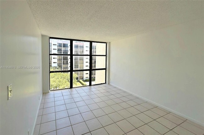 Building Photo - 16919 N Bay Rd