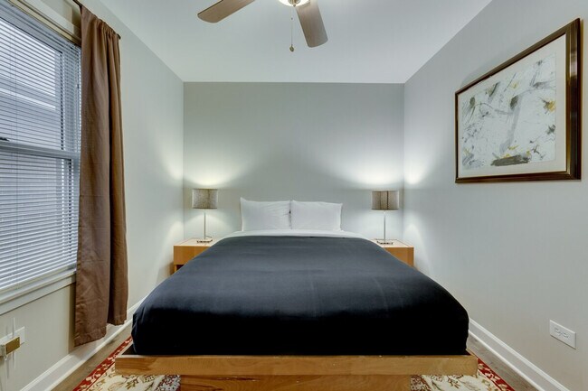 Building Photo - 226 S Hoyne Ave