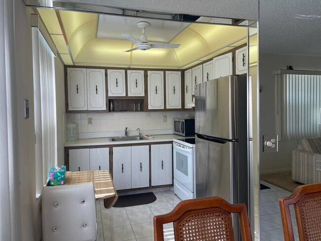 Building Photo - 705 Normandy Ln