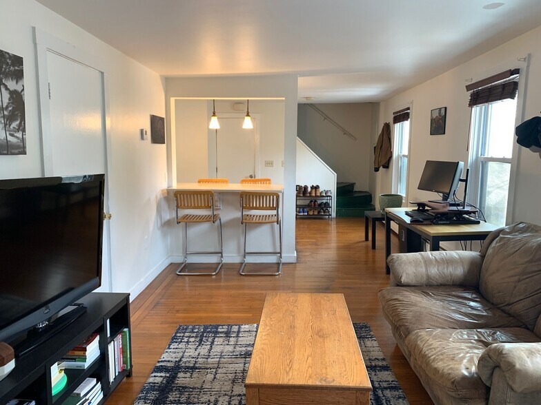 Building Photo - 229 Spring St