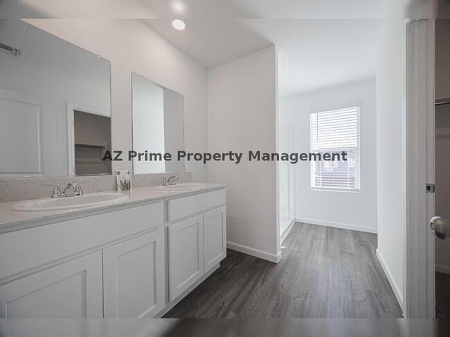 Building Photo - 334 Paseo Xing Ln