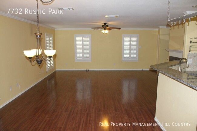 Building Photo - Gated community close to Medical center!