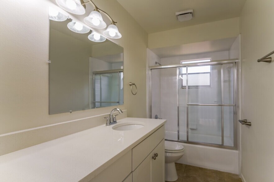 Building Photo - 403 Blueberry Dr